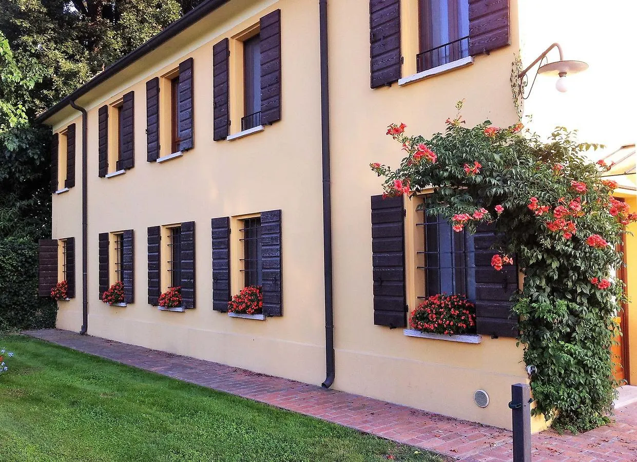 Villa Schiavi Sermide 0*,  Itália