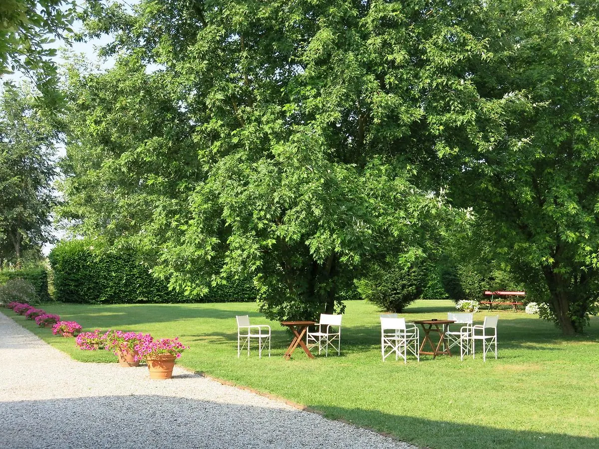 Villa Schiavi Sermide Estalagem